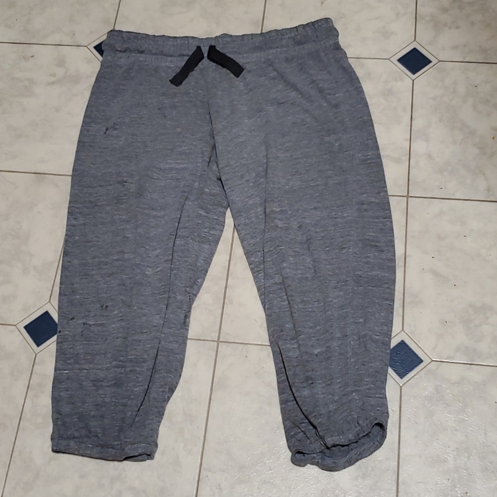 Under Armour grey athletic capris size S